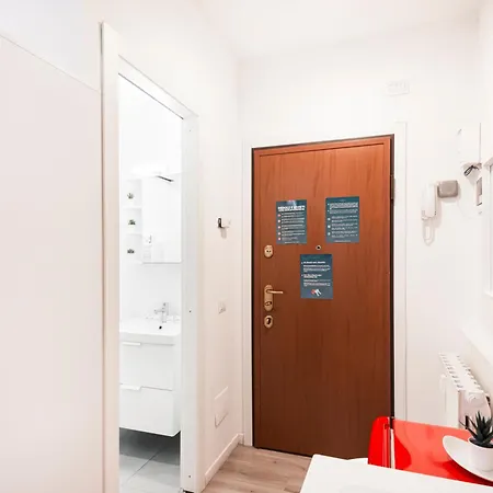 Compact And Charming Porta Venezia Apartment *