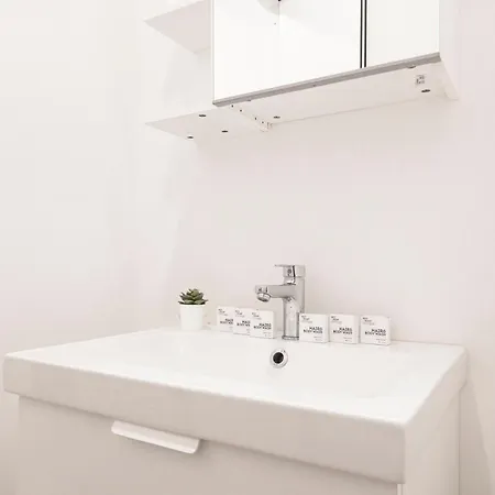 Compact And Charming Porta Venezia Apartment *